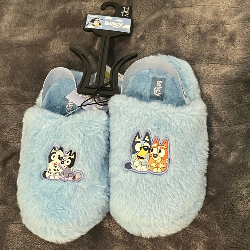 NWT fuzzy Bluey Slipper 11-12 SOLD OUT